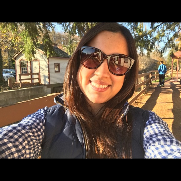 Meet your Posher, Adriana - Picture 1 of 1